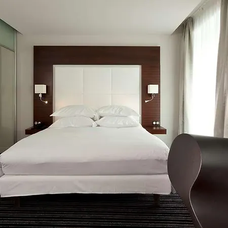 Le Grand Grenoble, Bw Premier Collection By Western Grenoble